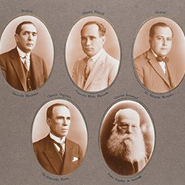 Álbum fotográfico dos formandos de 1926 da Faculdade de Farmácia e Odontologia de São Paulo. Retratos dos professores. © Faculdade de Ciências Farmacêuticas da USP.